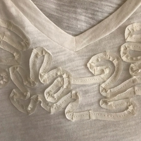 Loft Embroidered Tee Shirt - size Medium - Picture 2 of 3